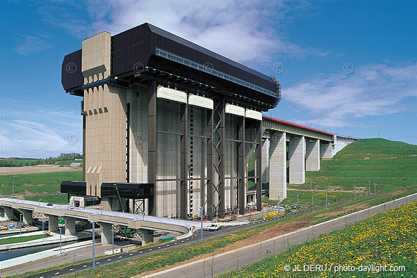 ascenceur  bateaux de Strepy-Thieu

boat lift at Strpy-Thieu